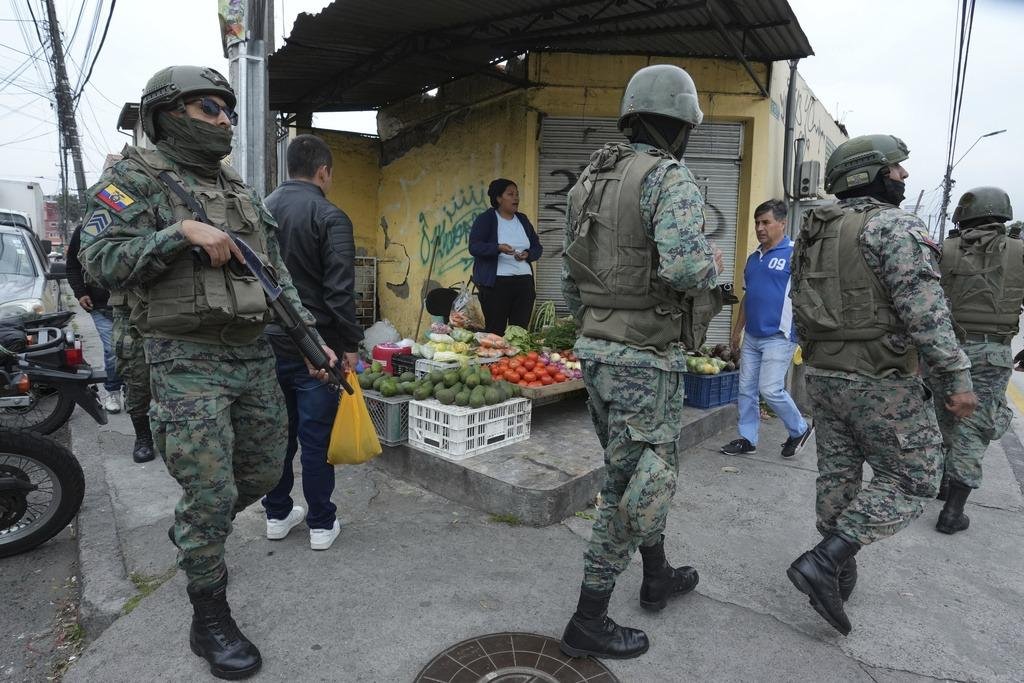 Ecuador Soldier in front of Vendors